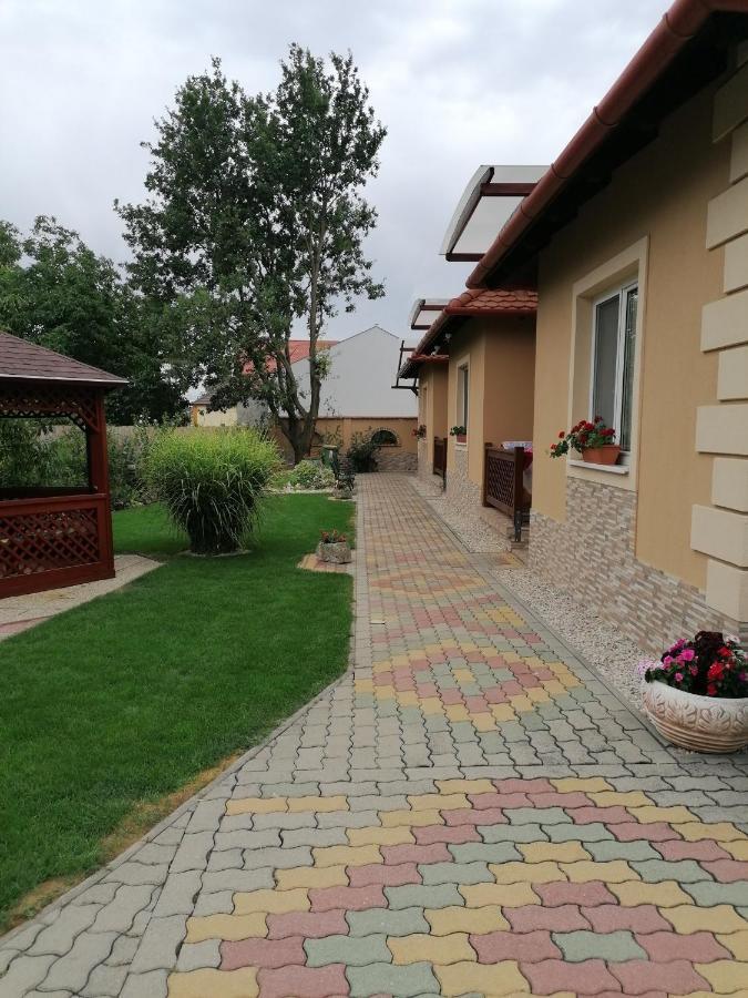 Kaktuszvirag Apartmanhaz Hajduszoboszlo Exterior photo