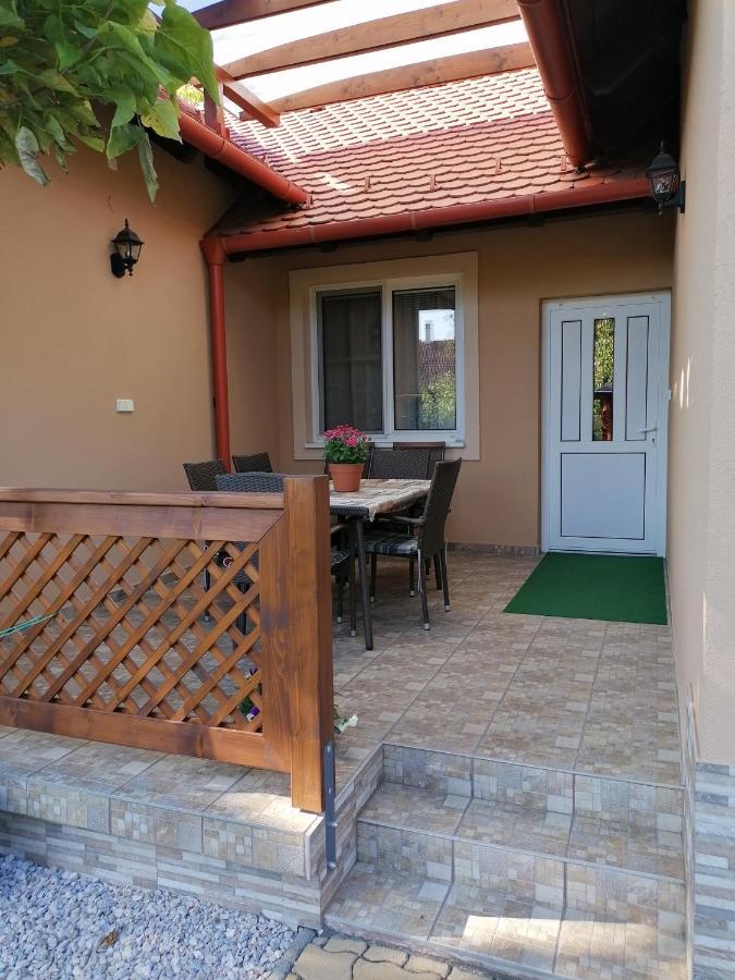 Kaktuszvirag Apartmanhaz Hajduszoboszlo Exterior photo