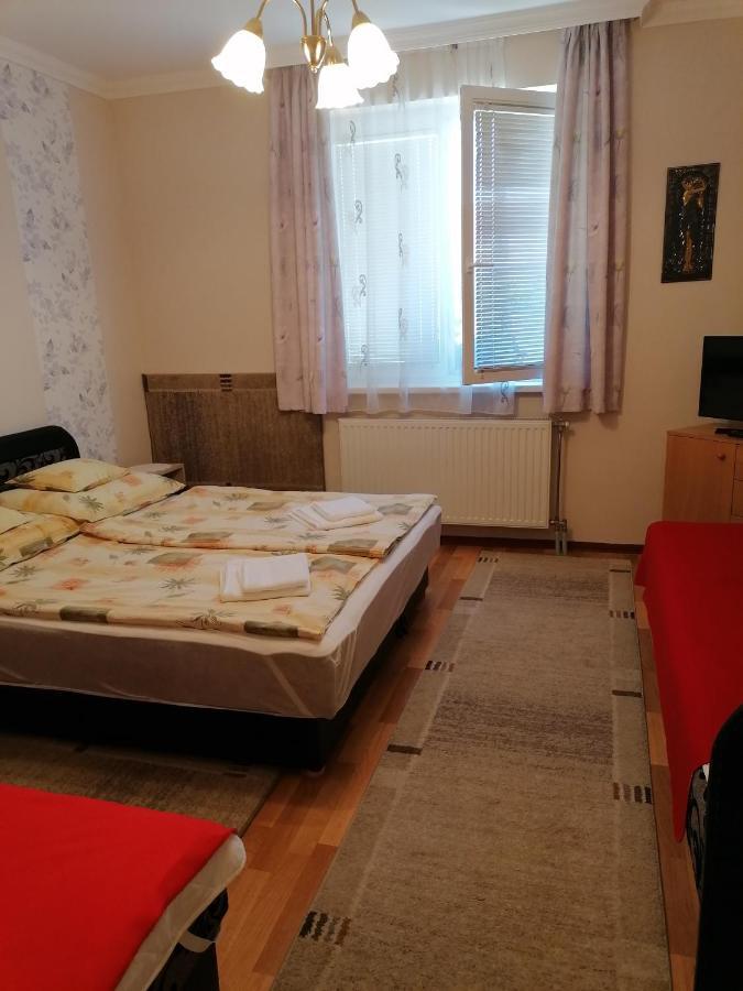 Kaktuszvirag Apartmanhaz Hajduszoboszlo Exterior photo