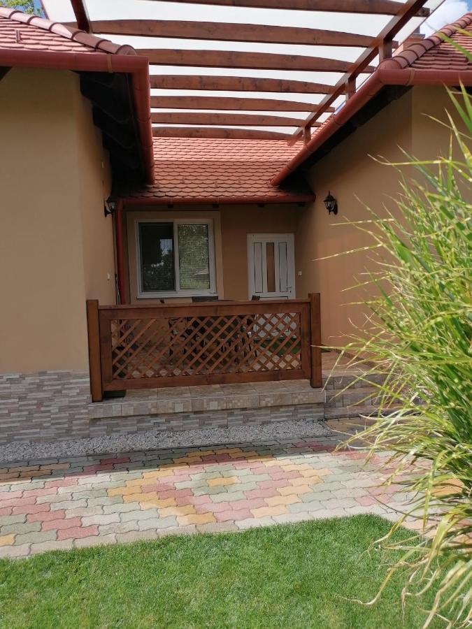 Kaktuszvirag Apartmanhaz Hajduszoboszlo Exterior photo