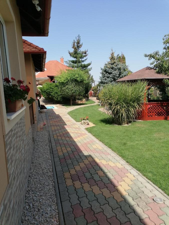 Kaktuszvirag Apartmanhaz Hajduszoboszlo Exterior photo