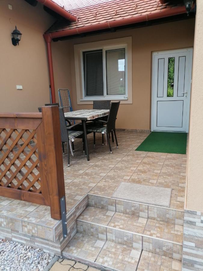 Kaktuszvirag Apartmanhaz Hajduszoboszlo Exterior photo
