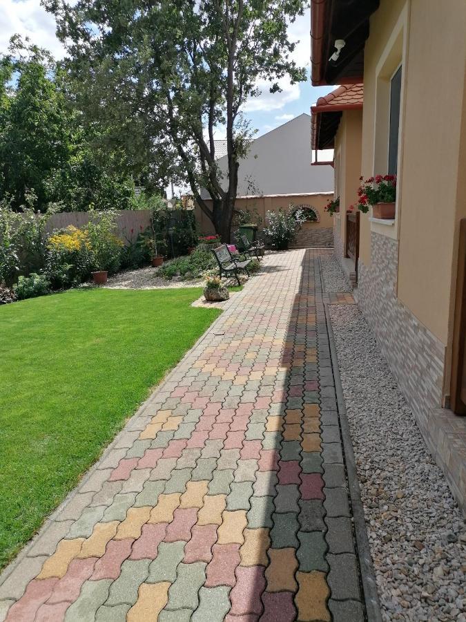 Kaktuszvirag Apartmanhaz Hajduszoboszlo Exterior photo