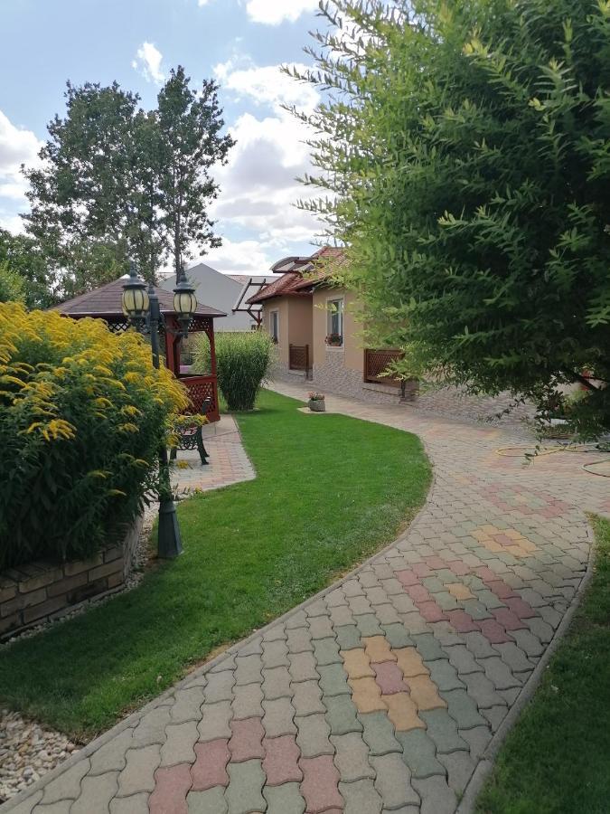 Kaktuszvirag Apartmanhaz Hajduszoboszlo Exterior photo