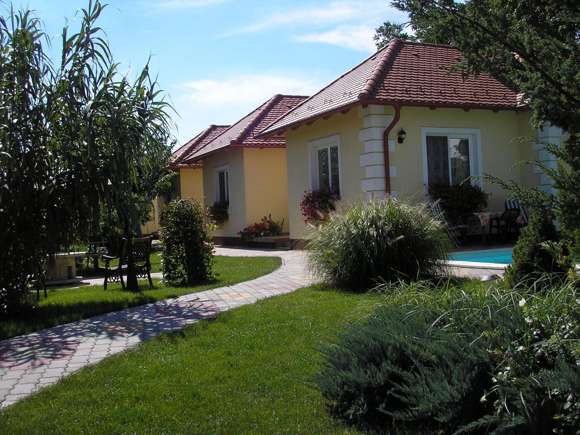 Kaktuszvirag Apartmanhaz Hajduszoboszlo Exterior photo